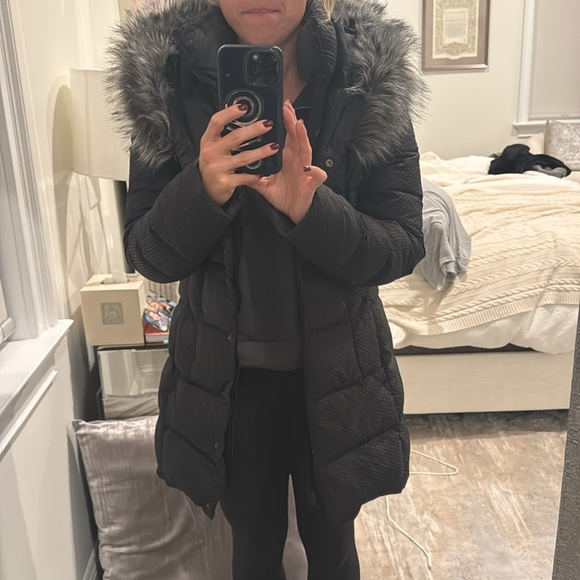 The north face size small puffer coat with fur hood. Excellent condition. - Picture 8 of 10